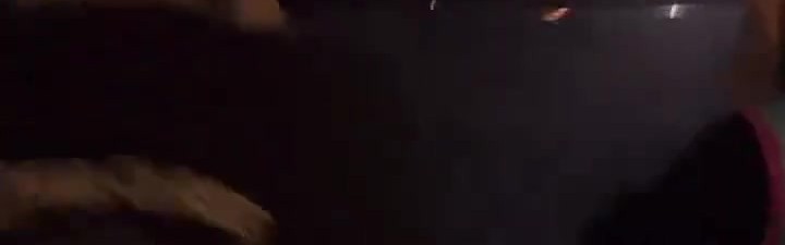 九游官网下载app下载-小秀身材！文班亚马打赤膊坐在大巴上 引得球迷连连尖叫